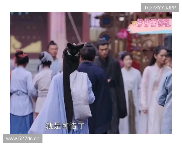 刚刷到朱雪莹穿睡衣出门掏出一沓卡，看她那副淡定样儿，我这穷人尴尬症又犯了