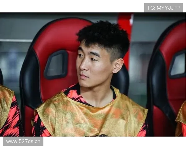 看到韦世豪穿睡衣拖鞋现身五星酒店大堂，瞬间觉得自己被现实暴击