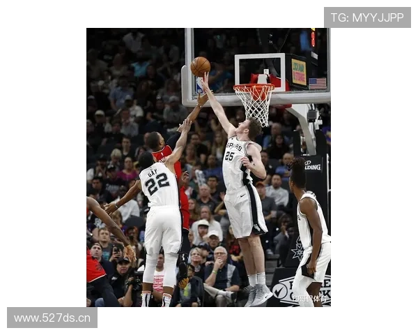 艾顿通过高效篮下单打提升球队关键回合得分效率