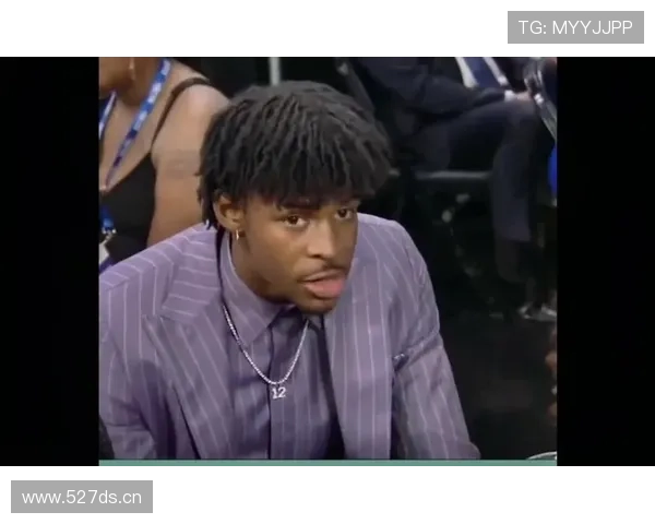 贾·莫兰特球场像邻家哥，刷社媒像进富豪频道，我的工资瞬间怀疑人生