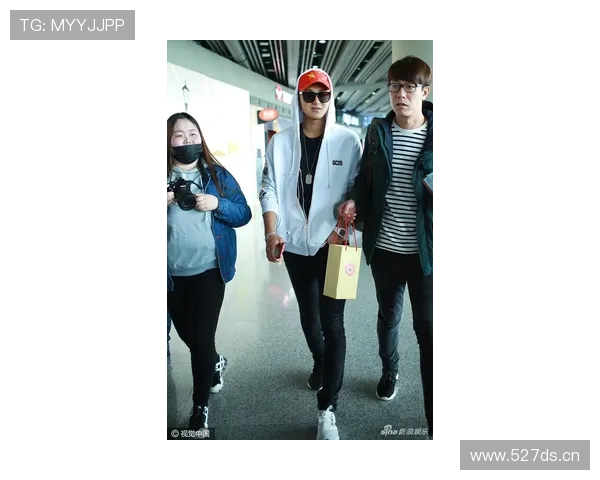 陈艺文比赛头顶一丝不苟，私下却爱穿拖鞋逛街，这反差能顶几个女明星？